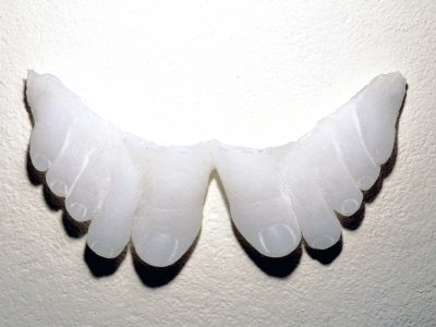 Marta Strambi, Asas, 2006, silicone,3 x 11 x 20 cm